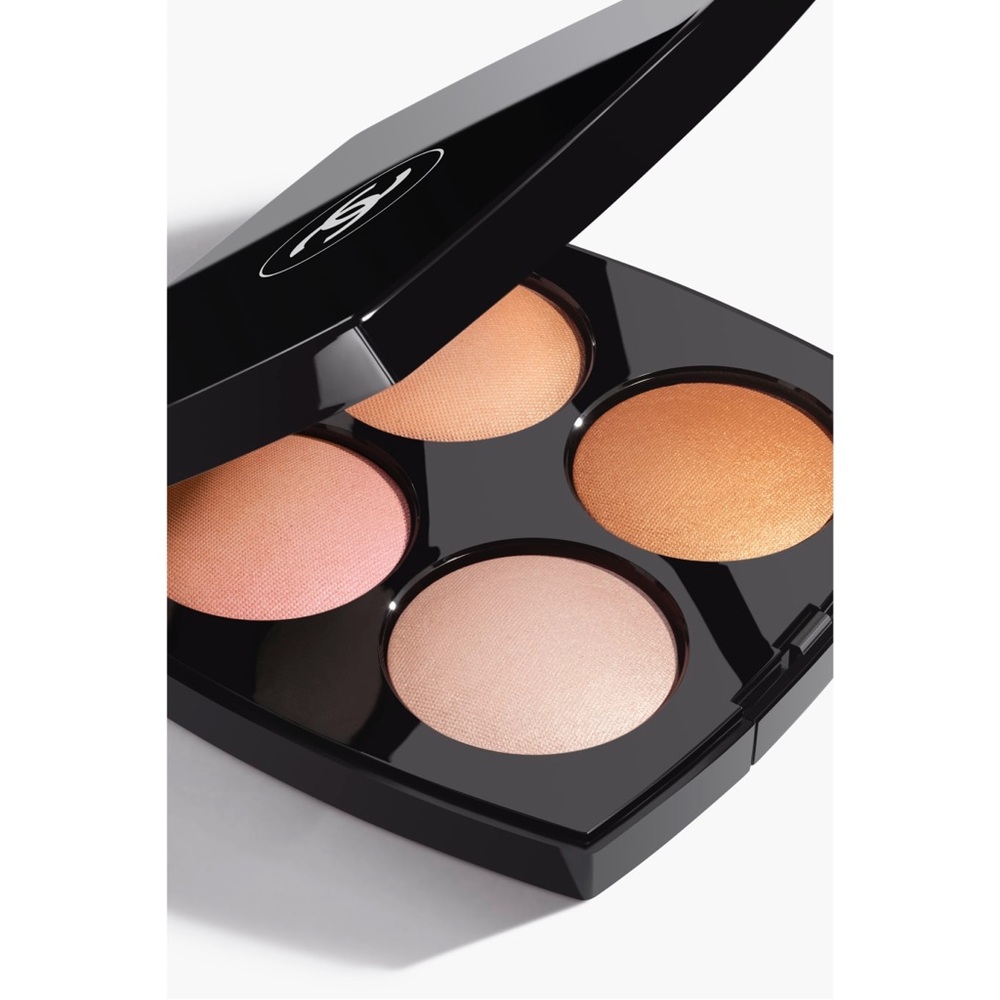 CHANEL highliter palette